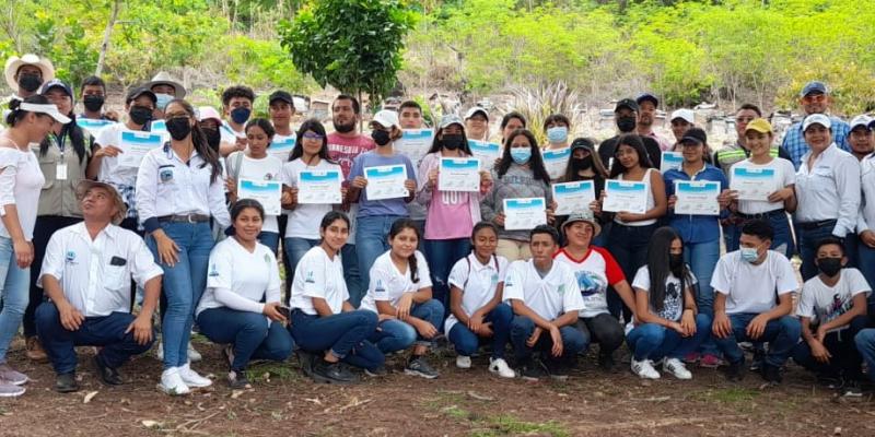 Guardianes Ecológicos aprenden sobre la importancia de las abejas y la biodiversidad