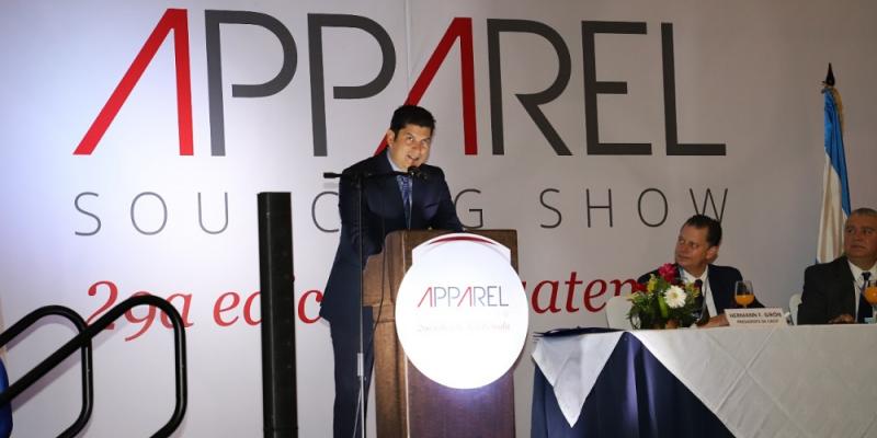 El ministro de economía, Dr. Janio Rosales durante su disertación.