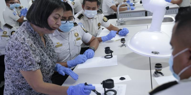 Mingob e institución policial fortalecen programas de estudio