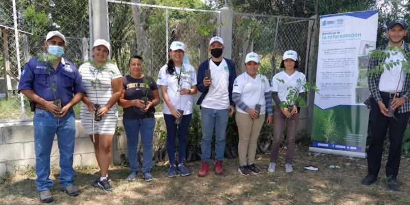 Deportistas se unen al MARN para reforestar