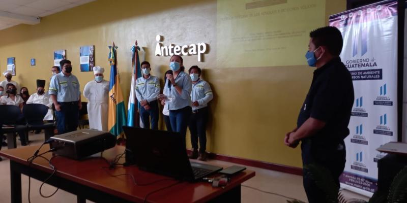 Capacitación sobre economía circular empodera a estudiantes de Salamá