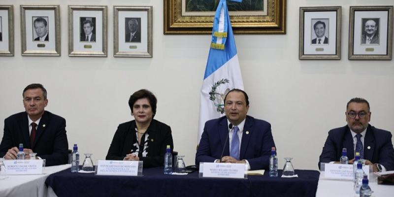 Canciller Mario Búcaro inaugura cursos de Diplomacia para funcionarios del Minex