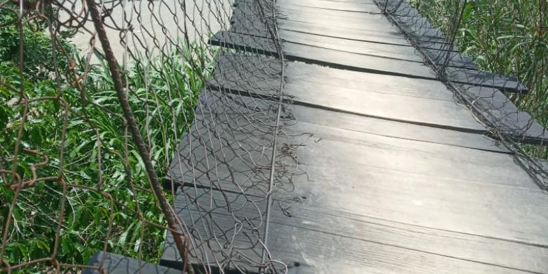 Puente de hamaca afectado, debido al colapso estructural en Laguneta, Ixtahuacán, Huehuetenango.