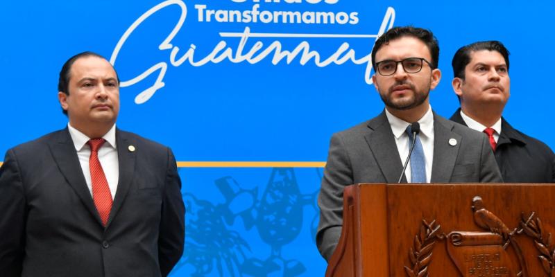 Secretario de Comunicación Kevin López y ministros de Relaciones Exteriores y Mineco