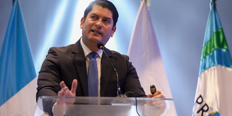 El ministro de economía, Dr. Janio Rosales presidió el evento.