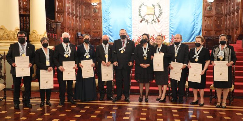 Maestros distinguidos reciben Orden Nacional Francisco Marroquín