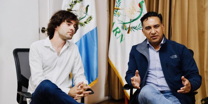 Ministro Mario Rojas y Boyan Slat, CEO de The Ocean Cleanup ratifican trabajo en conjunto