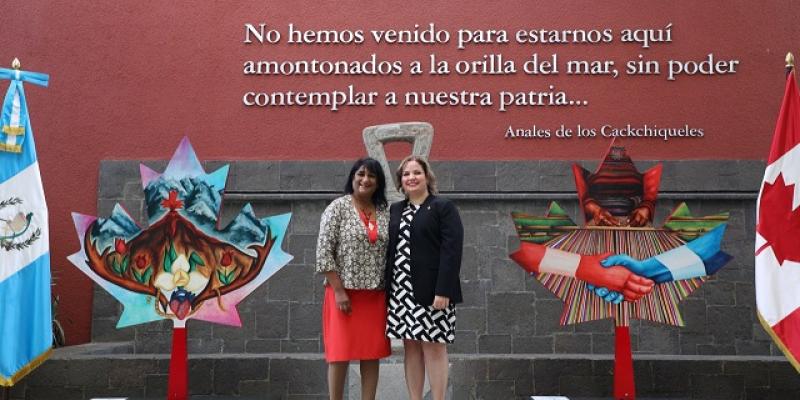 Canadá entrega a Guatemala esculturas de hojas de maple en conmemoración de 60 años de relaciones diplomáticas