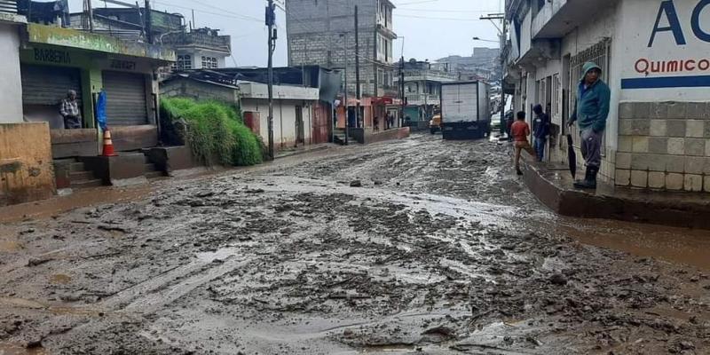 Flujo de lodo en una ruta entre Almolonga y Zunil, Quetzaltenango.