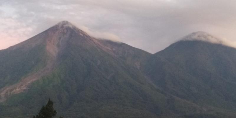 Vista al volcán de Fuego.