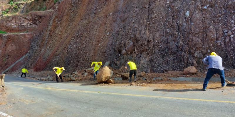 Derrumbe en el kilómetro 126, ruta de Tecpán a Chiché. 