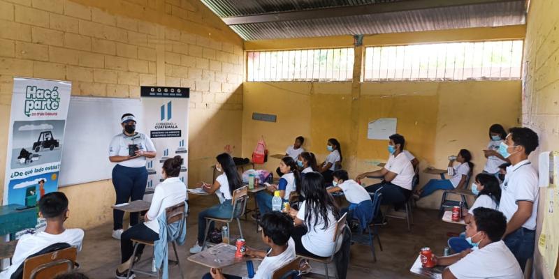 Estudiantes de San Benito, Petén aprenden del Reglamento 164-2021