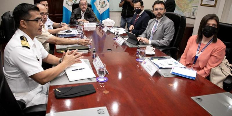 Presidente Alejandro Giammattei visitó el Ministerio de la Defensa