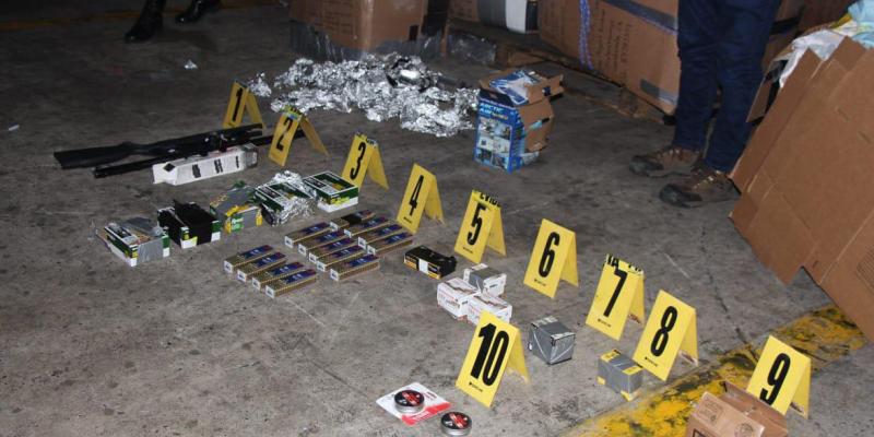 Incautan más de 4000 municiones en contenedor