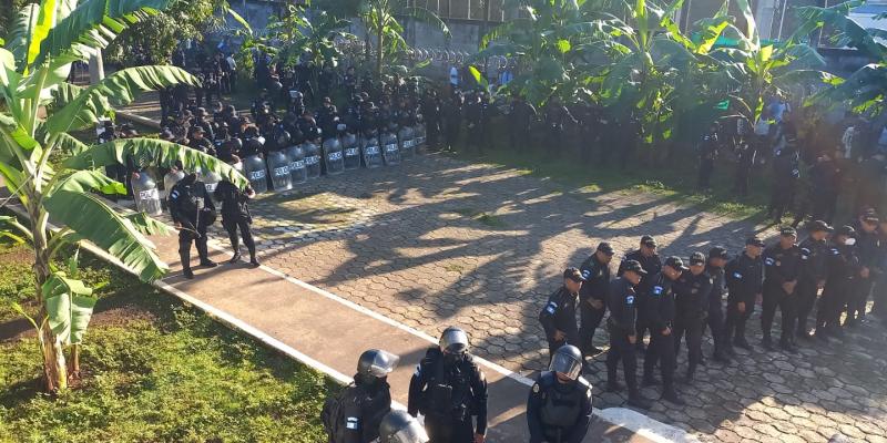 Localizan celulares y objetos punzocortantes durante requisa en Centro Carcelario