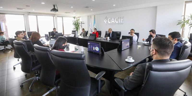 El ministro de economía, Dr. Janio Rosales presidió la reunión.