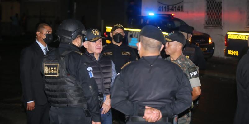 Ministro de Gobernación verifica operativos en Villa Nueva