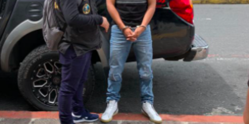 Agente de PNC capturado por cohecho pasivo y obstaculización a la acción penal