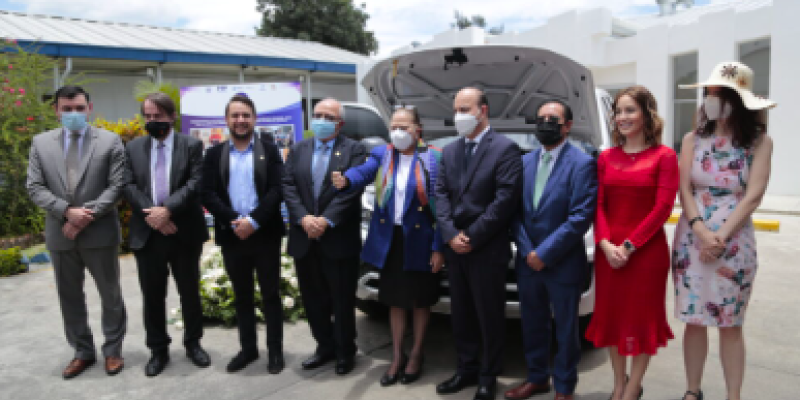 PREVI entrega equipo a PNC para investigación y atención a victimas