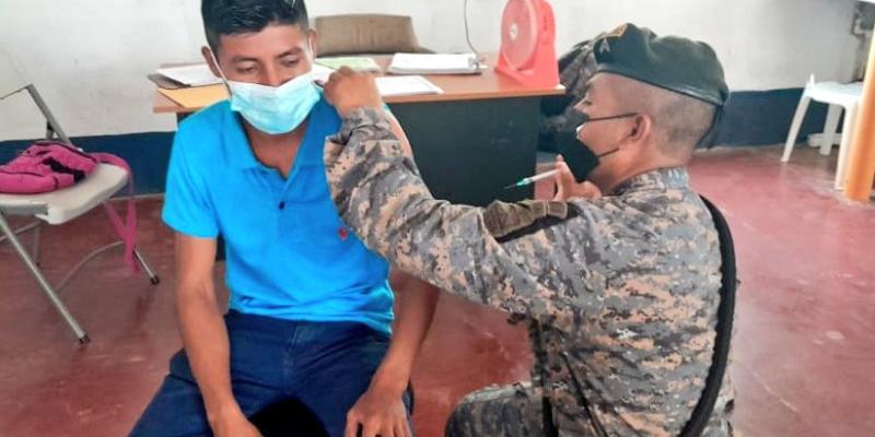 Ejército de Guatemala realiza diferentes acciones que fortalecen el Plan de Nacional de Vacunación contra COVID-19.
