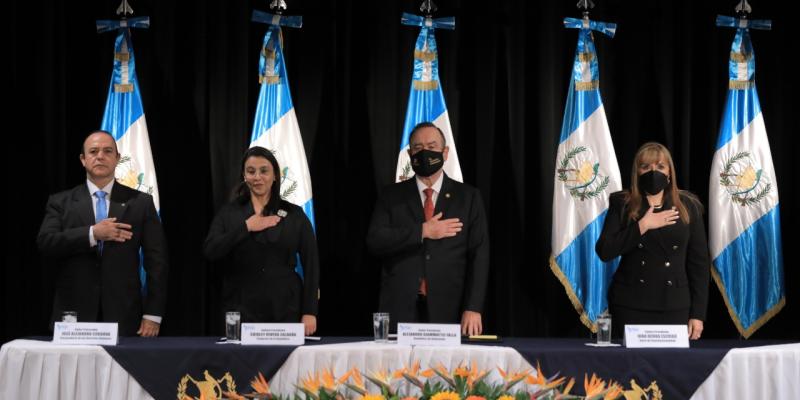 Presidente Alejandro Giammattei en toma de posesión del PDH