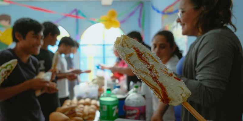 Los jóvenes disfrutaron de platillos de la temporada