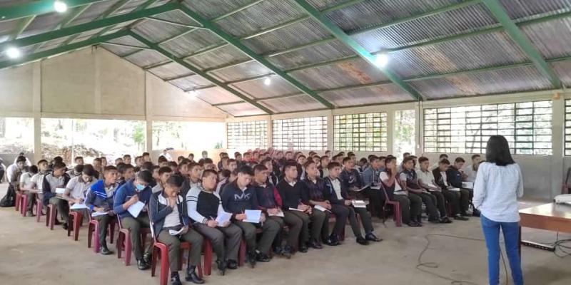 Delegación del MARN forma como Guardianes Ecológicos a 450 jóvenes de San Pedro Carchá