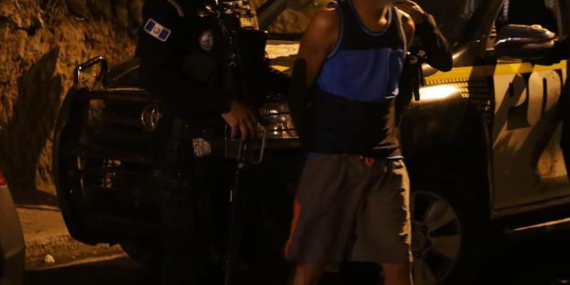 Localizan droga dentro de vehículo en Mixco