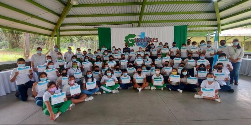 Escolares de Santa Lucía Cotzumalguapa son certificados como Guardianes Ecológicos