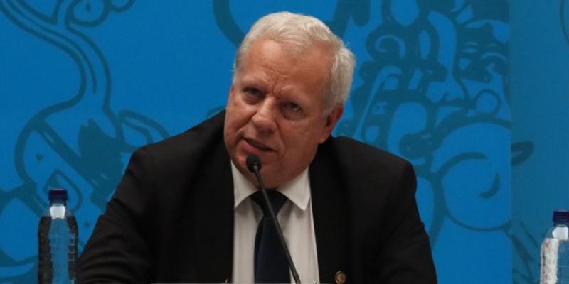 Viceministro de Edificios Estatales y Obras Públicas en conferencia de prensa