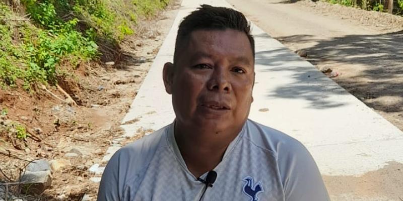 Usuario de mejoramiento de camino rural en San Juan Tecuaco, Santa Rosa