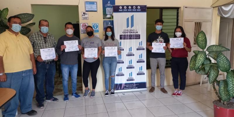 Estudiantes y vecinos de San Martín Jilotepeque reciben educación ambiental