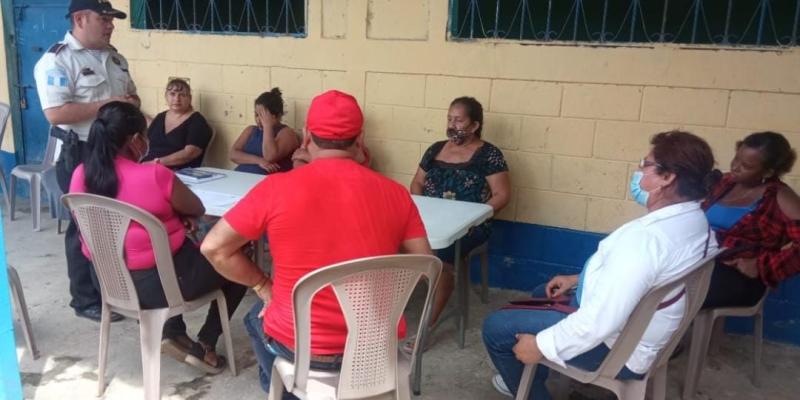 Capacitan líderes comunitarios en Puerto Barrios, Izabal