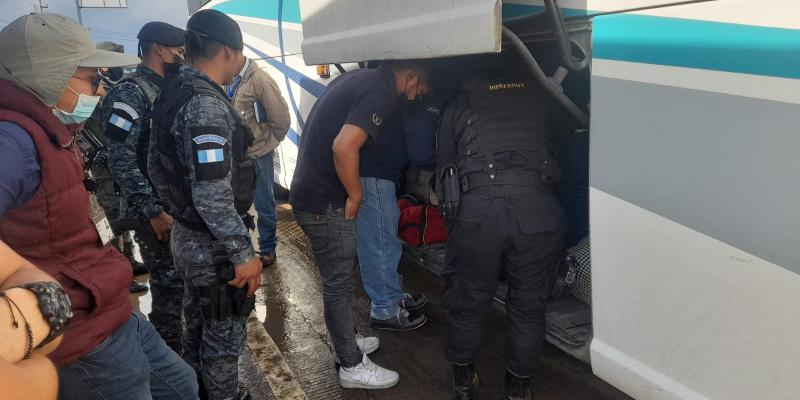 Localizan armas que venían como encomienda en autobús