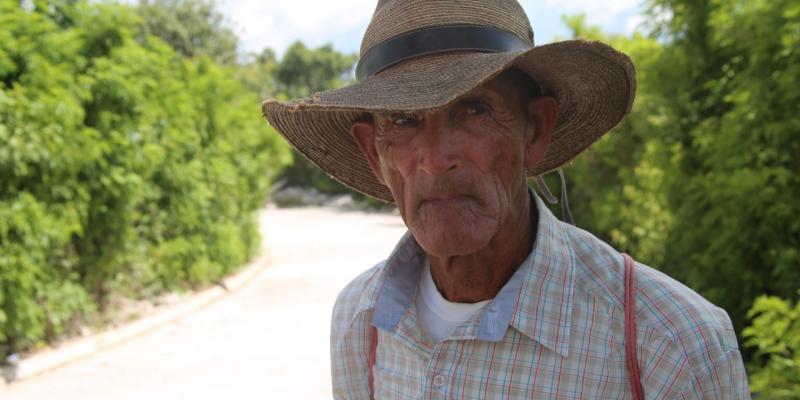 Usuario de mejoramiento de camino rural en El Adelanto, Jutiapa