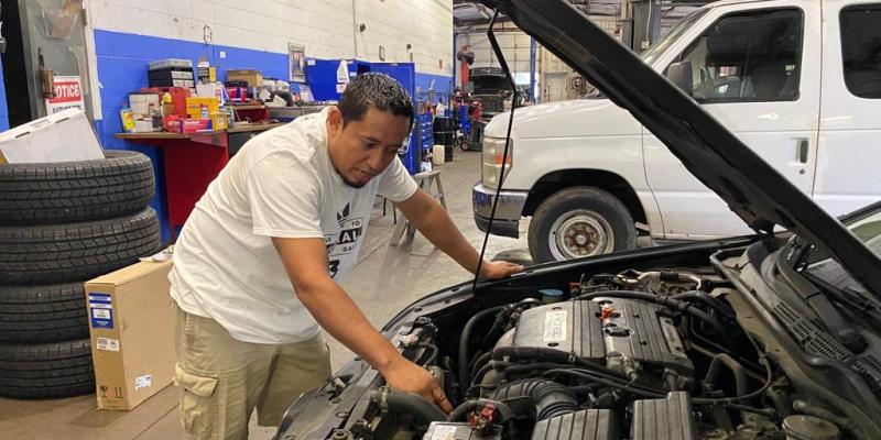 Mineduc certifica competencias a guatemaltecos residentes en Los Estados Unidos.