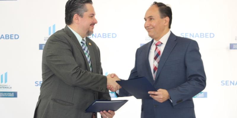 Izq. Lic. Jorge Mario Andrino, Derecha. Ing. Enrique Cossich Mérida