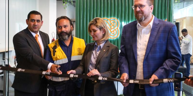 4 funcionarios realizan corte de cinta para la inauguración del nuevo centro BPO