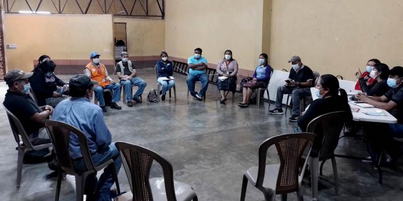 Personal de Mides en reunión de COE en San Lucas Tolimán, Sololá