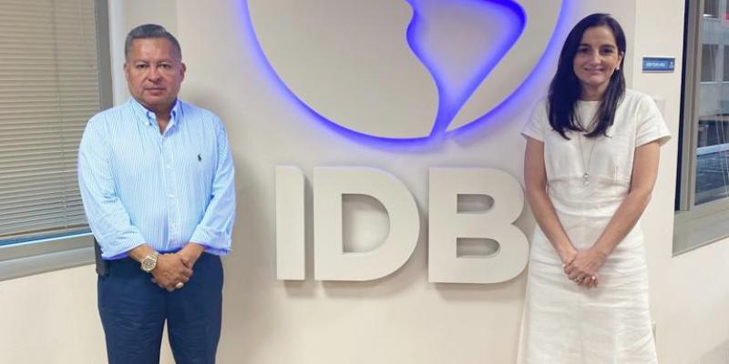 Ministro de Desarrollo visita sede del BID en Washington