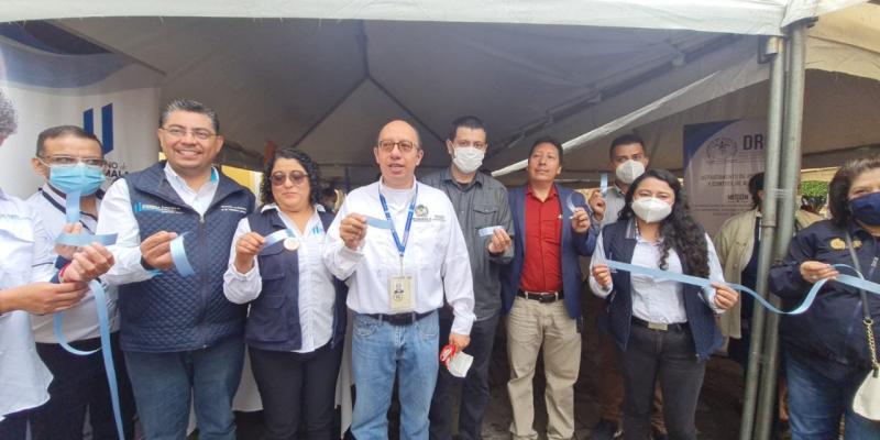 personas posando para foto en programa de formalización de empresas en Huehuetenango