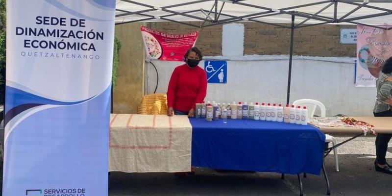 foto de stand de exposición de productos artesanales