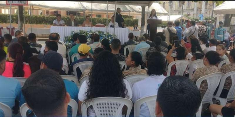 Gente prestando atención a una actividad