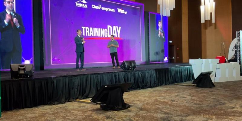 El viceministro de Desarrollo de la Mipyme, Fernando Escalante, participó en la inauguración del evento, en representación del ministro de Economía, Dr. Janio Rosales.