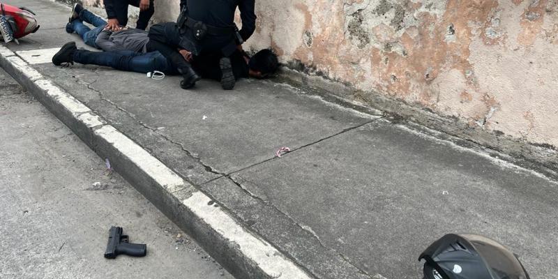 Presuntos sicarios capturados tras persecución policial