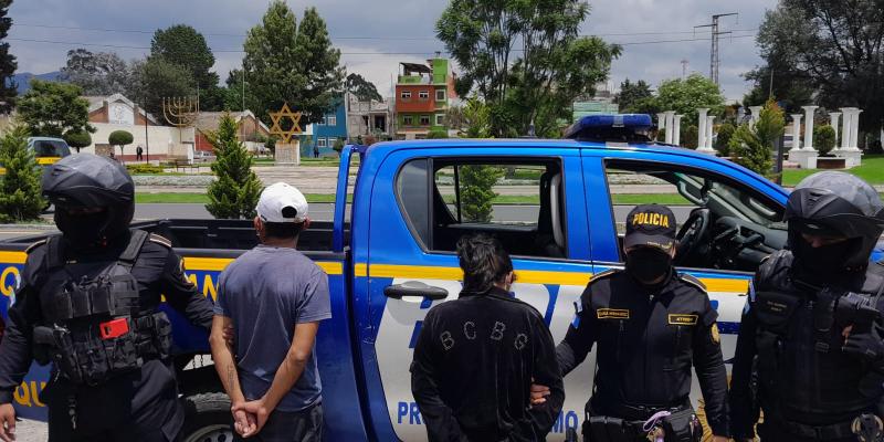 Pareja transportaba marihuana en camión