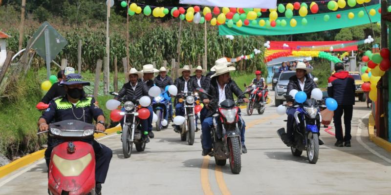 Fodes mejora camino en Esquipulas Palo Gordo, San Marcos