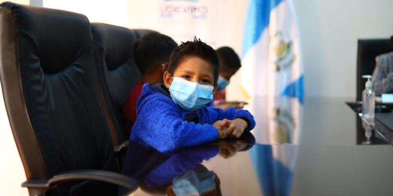 UDEVIPO entregó testimonios de escrituras públicas a menores de edad.