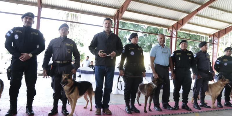 Guatemala se refuerza con agentes K-9 para el combate al crimen organizado y  narcotráfico