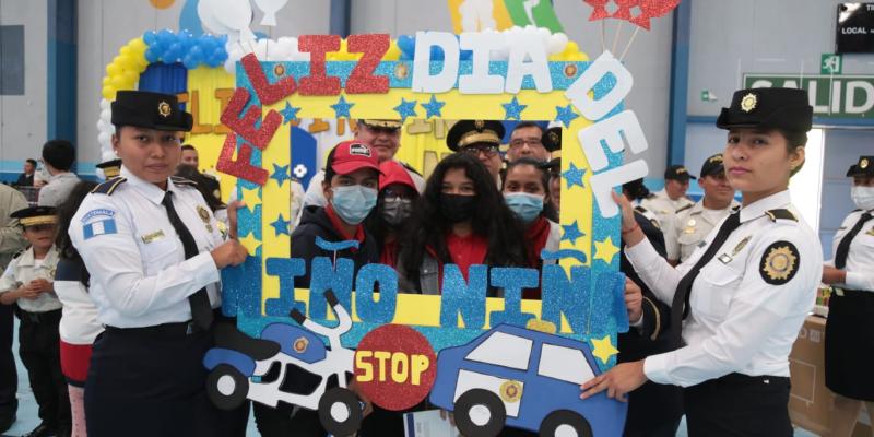 Mingob y PNC celebran el Día del Niño